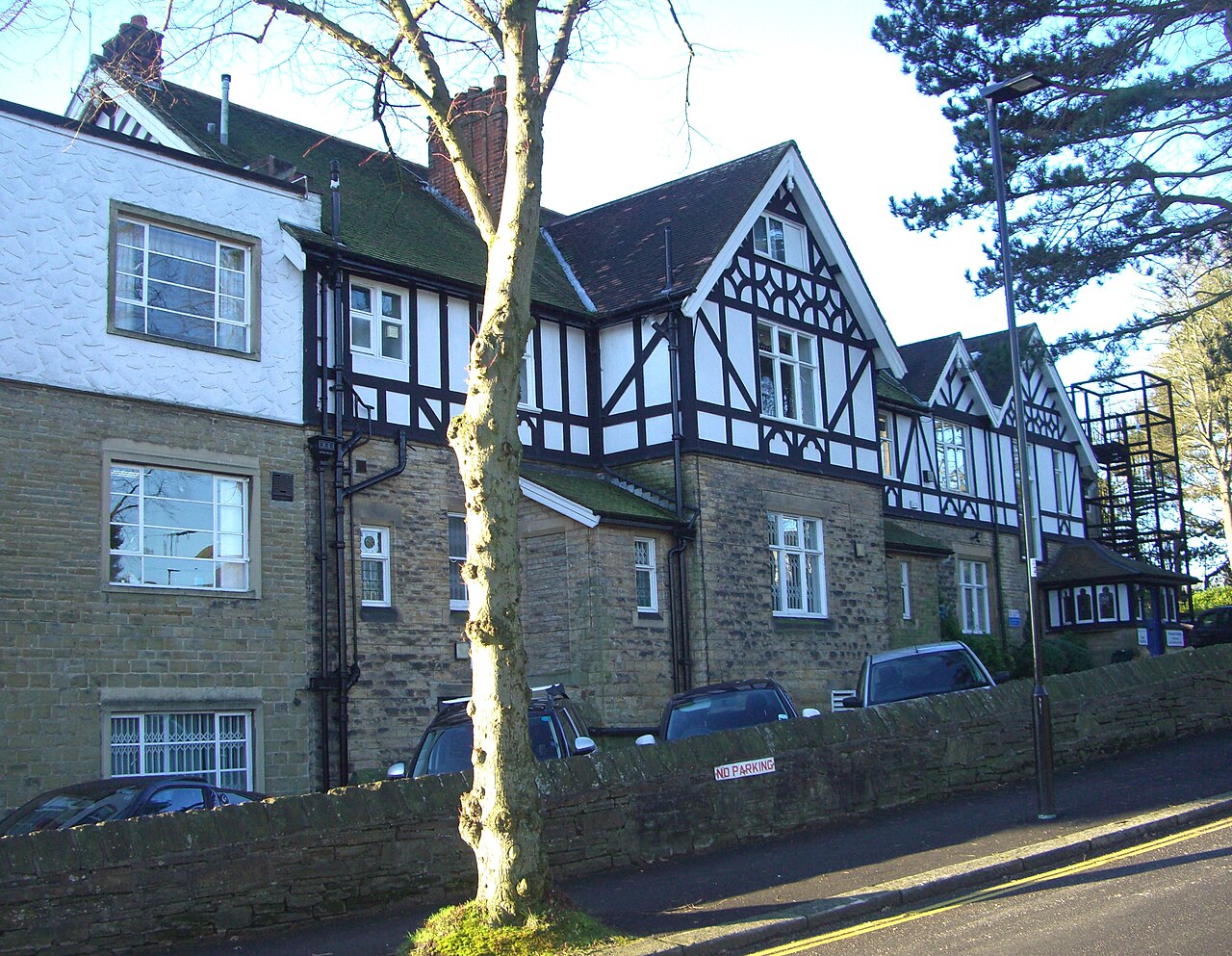 Fulwood House.jpg — photographed with Casio EXILIM EX-Z1000