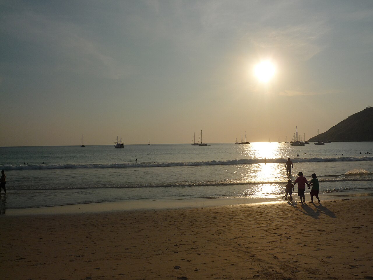 Phuket - Nai Harn Beach 020 — photographed with Panasonic Lumix DMC-FX150