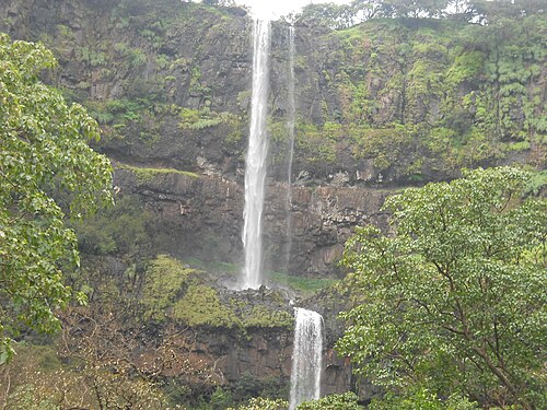 Vajrai.jpg — photographed with Nikon COOLPIX L21