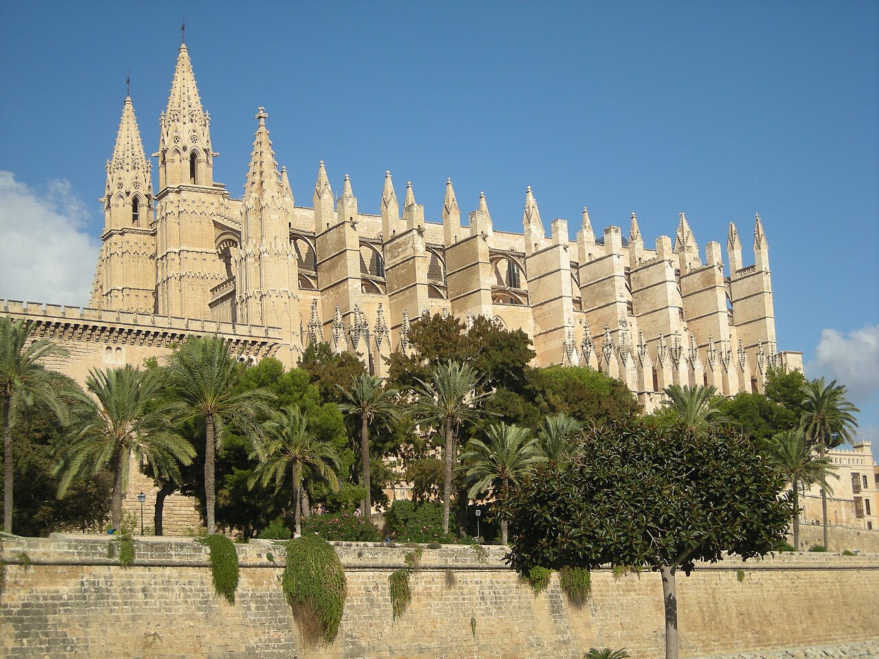 Palma Cathedral.jpg — photographed with Nikon COOLPIX S510