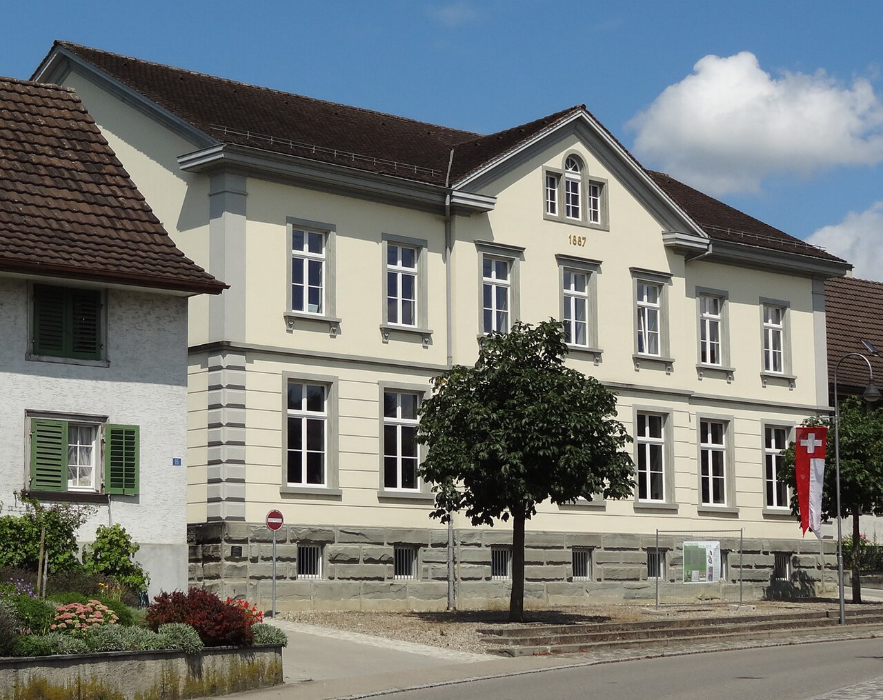 MaerstettenGemeindehaus.jpg — photographed with Sony Cyber-shot DSC-HX9V