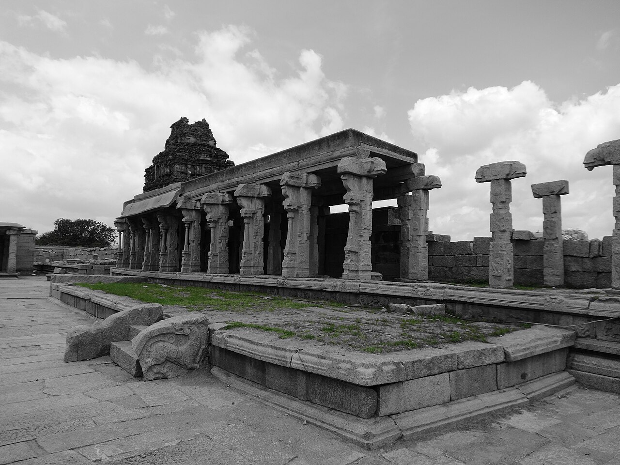 Vittala Temple 20.jpg — photographed with Sony Cyber-shot DSC-WX60